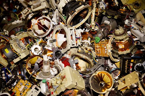 Comment la technologie de tri basée sur des capteurs permet de faire progresser le recyclage des déchets électroniques