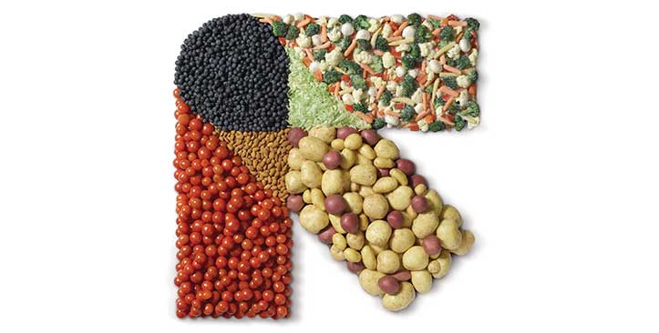 Логотип TOMRA на фоне пищевых продуктов